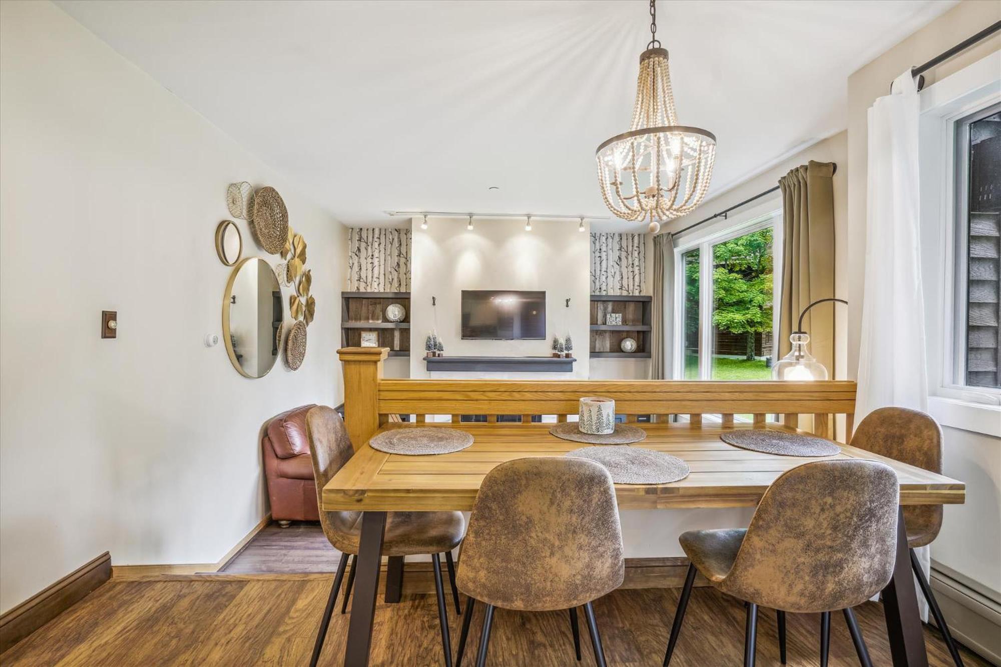 Beautifully decorated 1 Bedroom Condo, close to sports center, Highridge J10