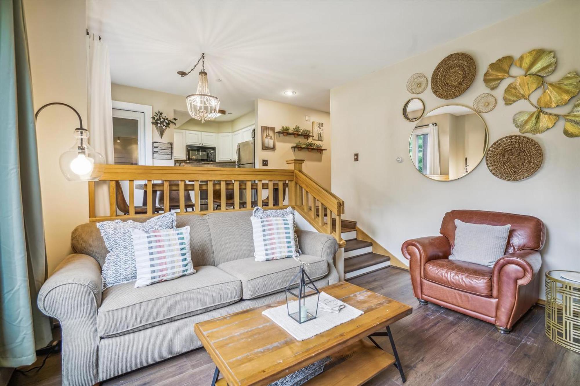 Beautifully decorated 1 Bedroom Condo, close to sports center, Highridge J10