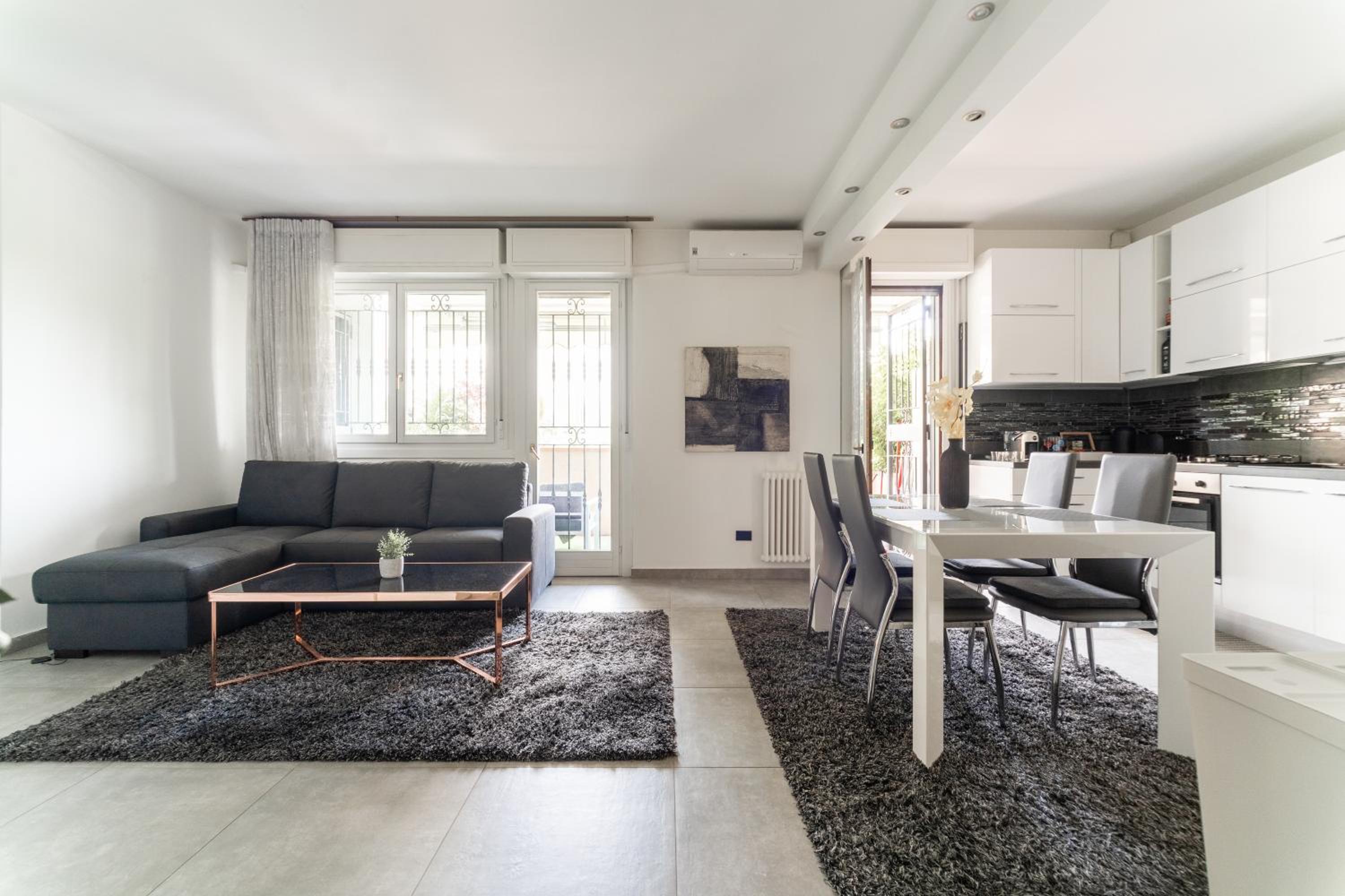 Oasis Luxury - A.C/Terrace/2Bedrooms view 4