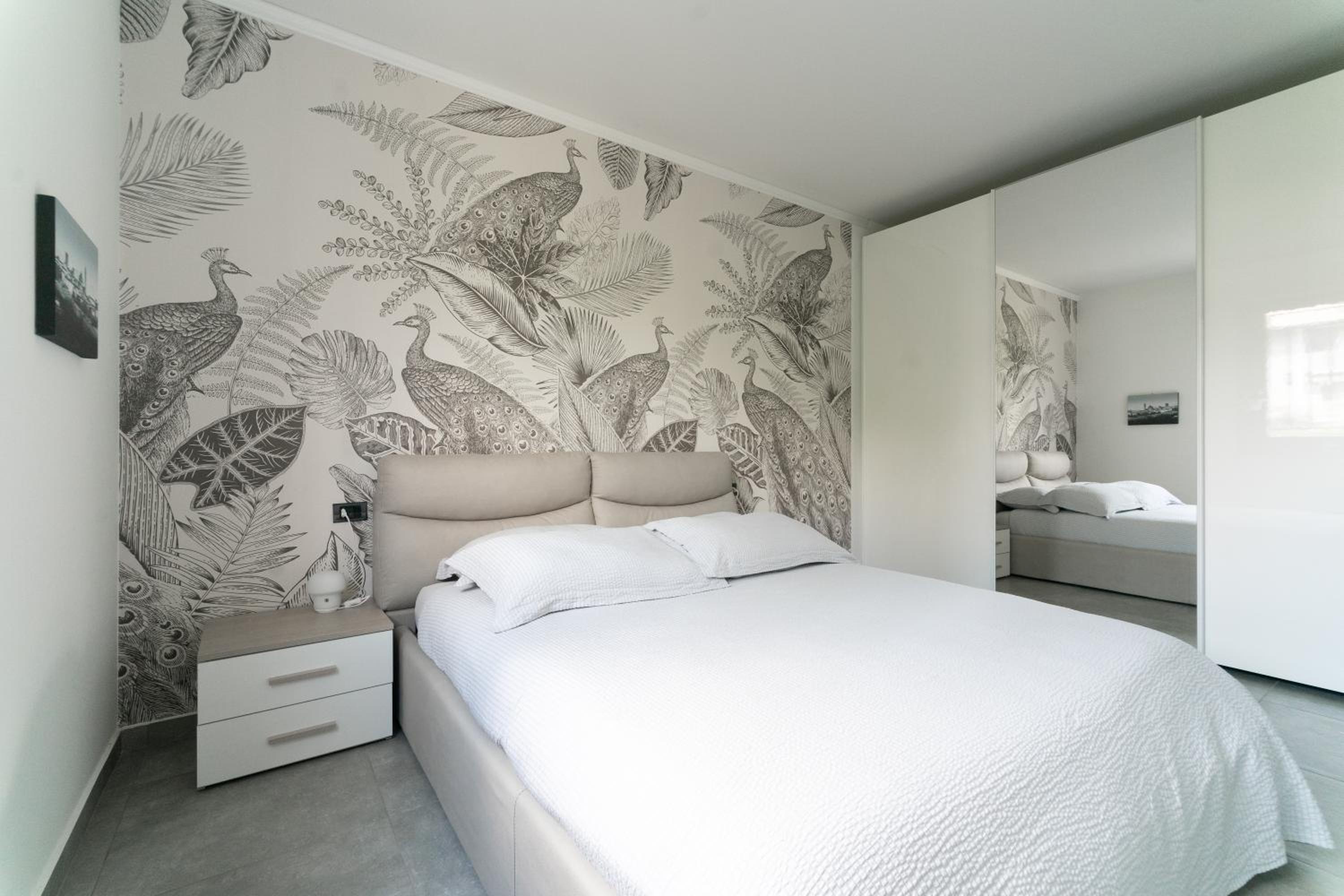 Oasis Luxury - A.C/Terrace/2Bedrooms view 3