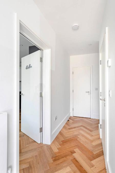 A Modern Lavish En-suite Bedroom