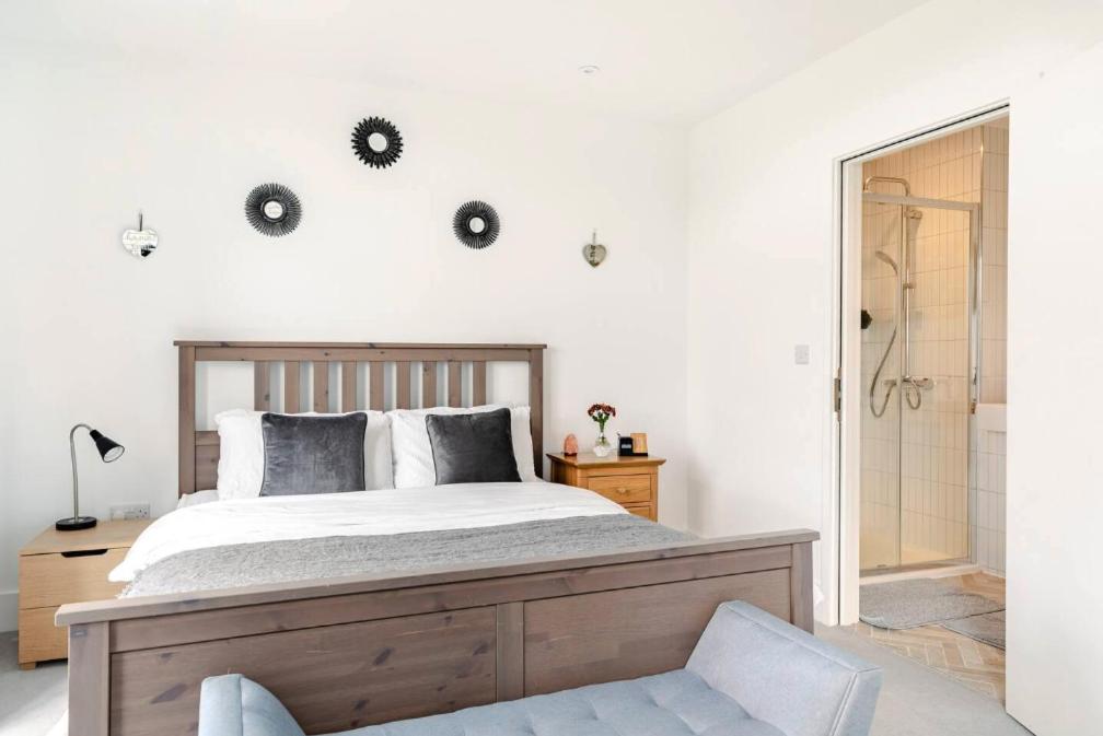 A Modern Lavish En-suite Bedroom