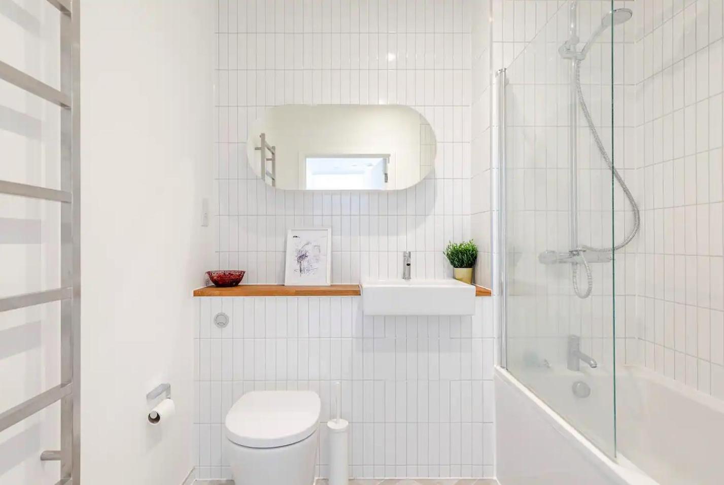 A Modern Lavish En-suite Bedroom