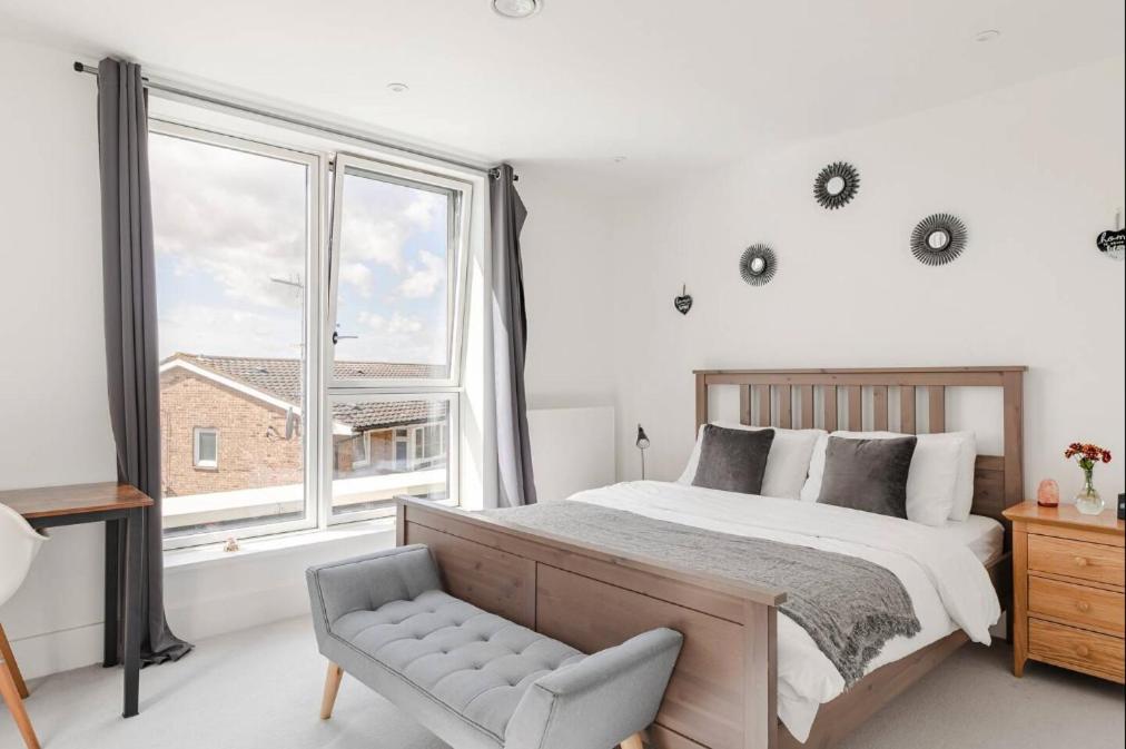 A Modern Lavish En-suite Bedroom