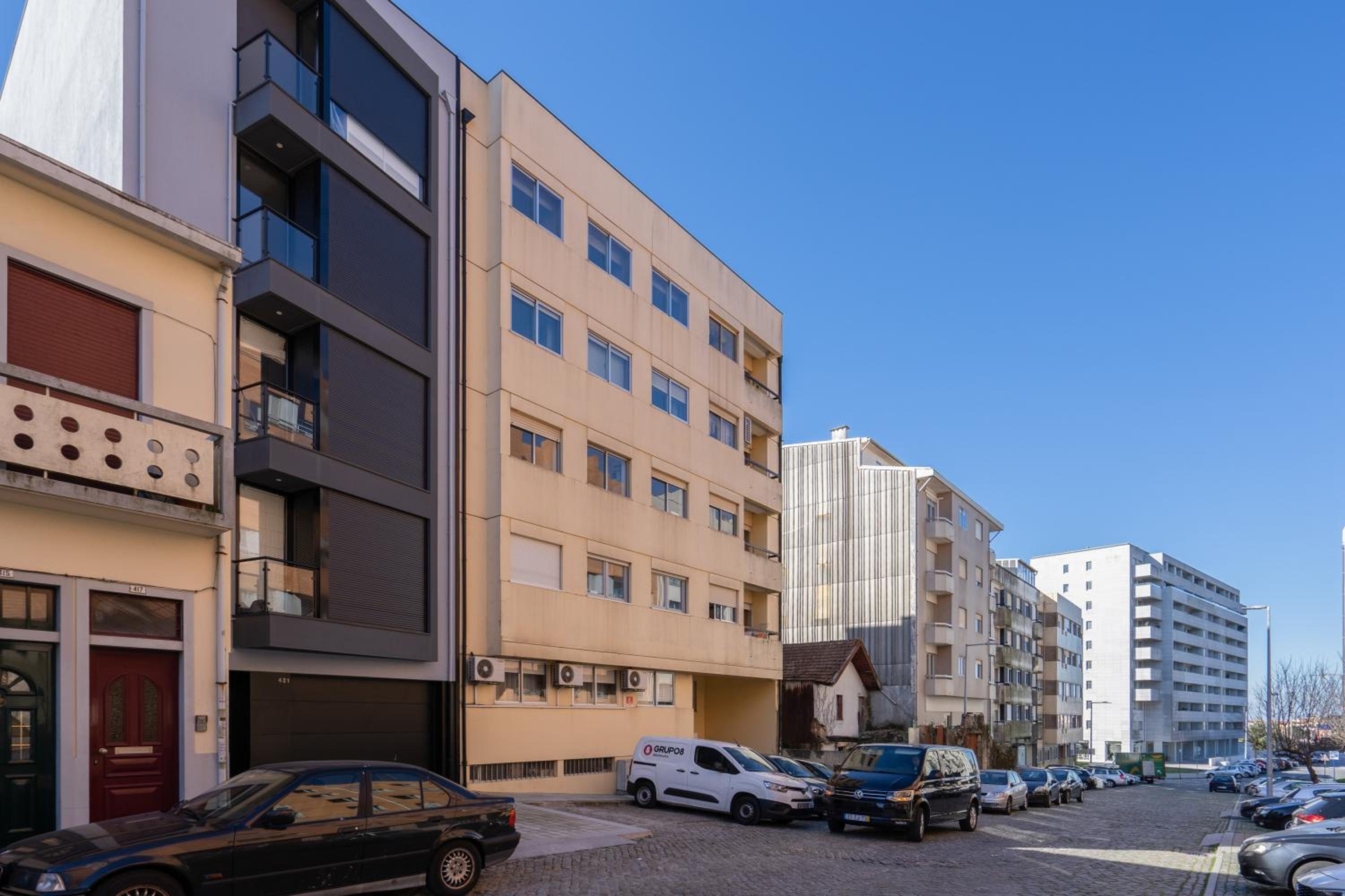 Gorgeous Bright Flat w/ Balcony view 4