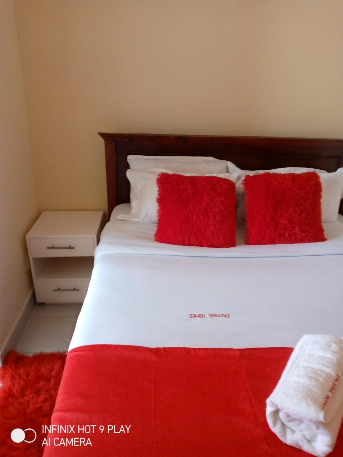 Lux Suites Racecourse Gardens Studio Apartments photo 2