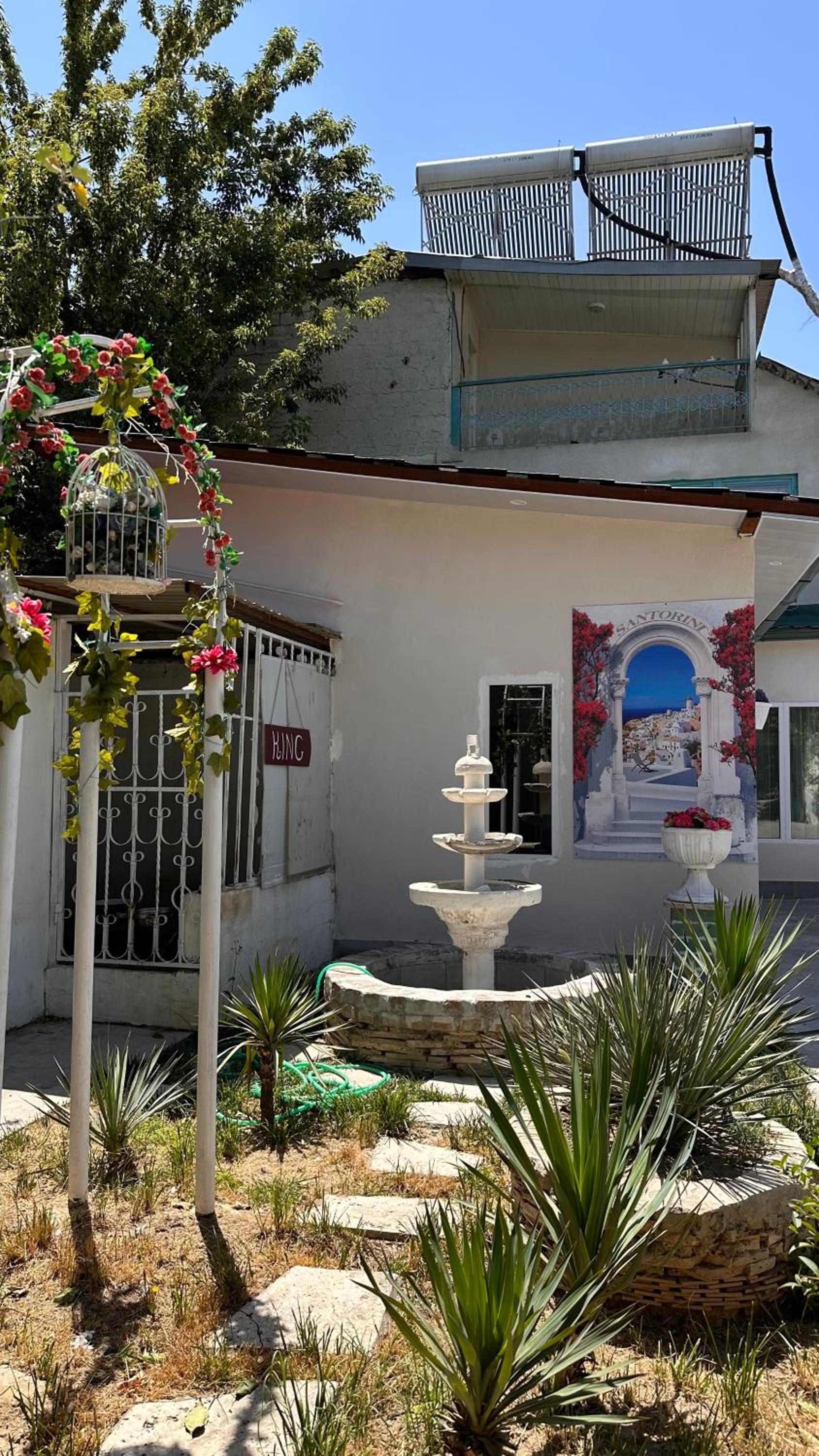 Santorini Hotel & Hostel