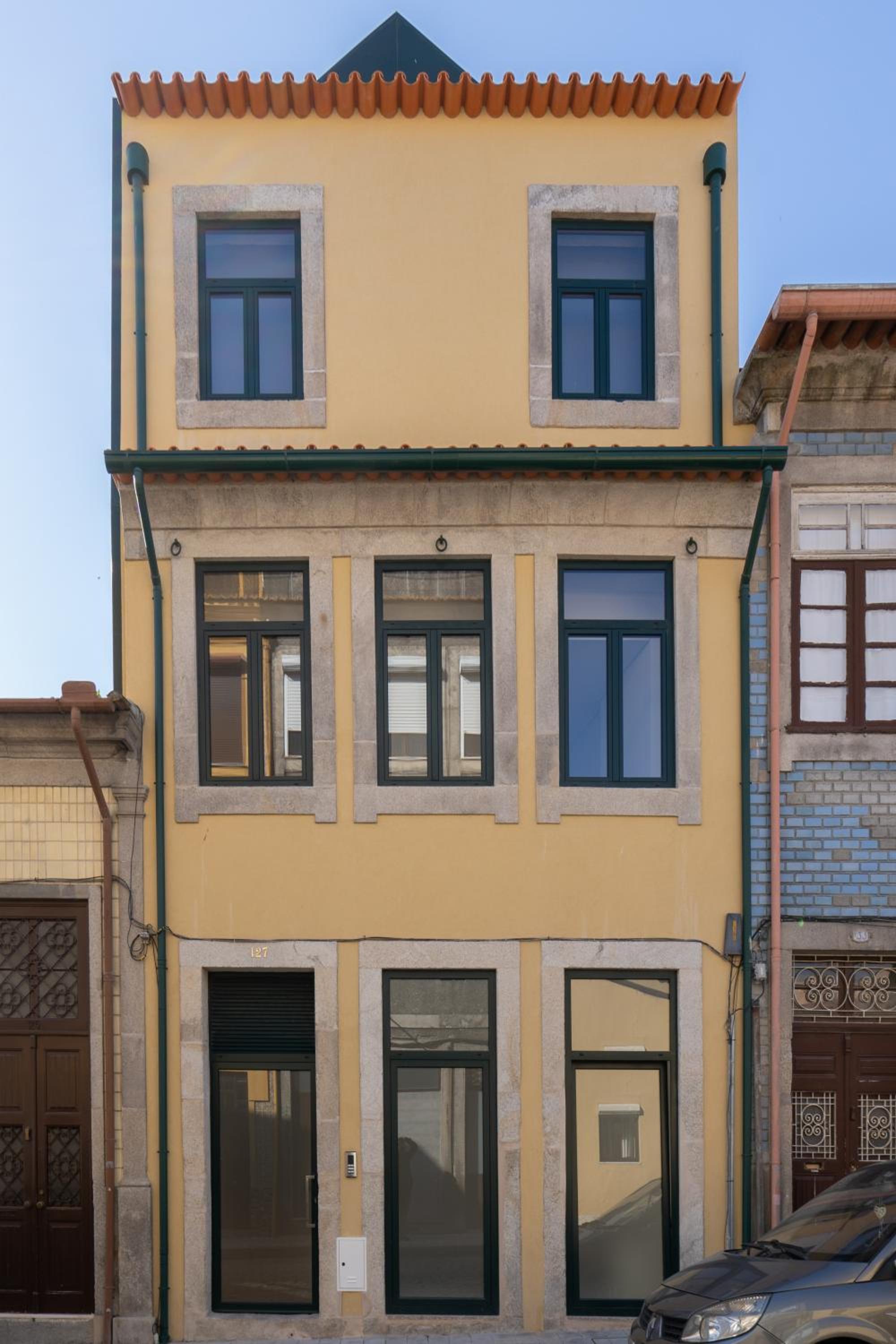 Host Wise - Lovely & Cozy Duplex Flat view 2