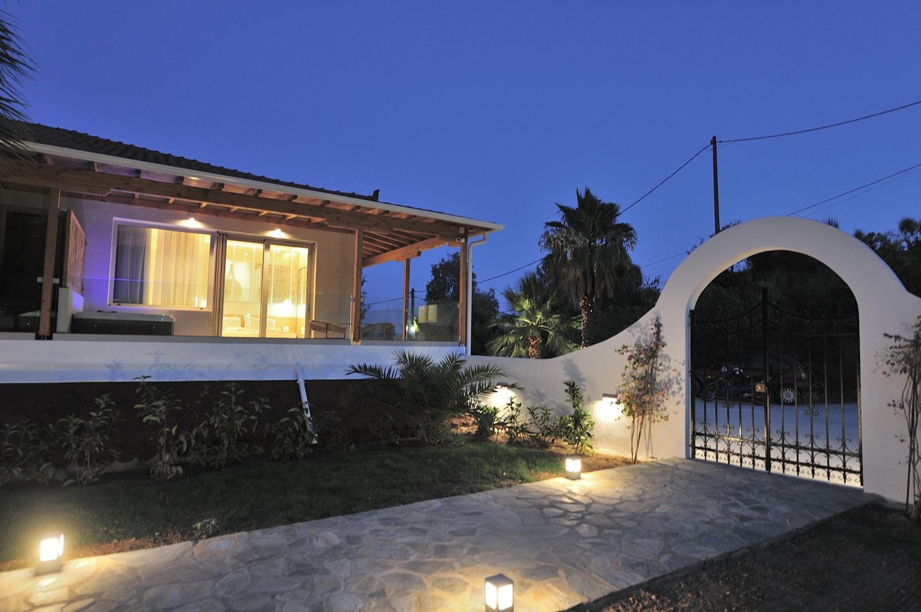 Hotel Salty Wave Suites