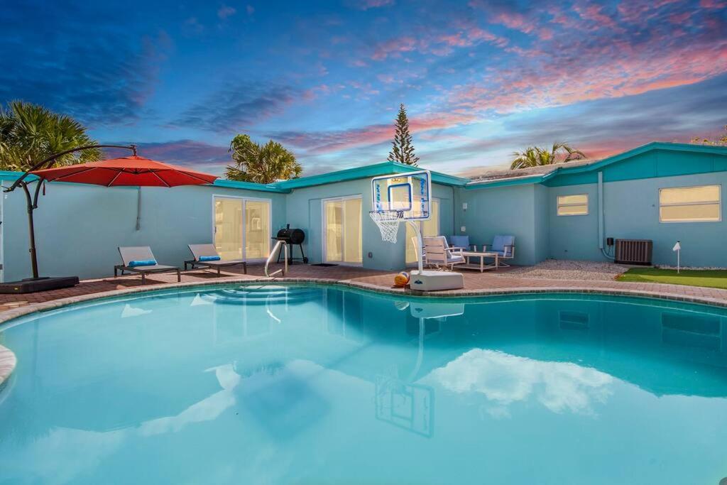 Sun-Kissed Bliss: Dreamy Getaway