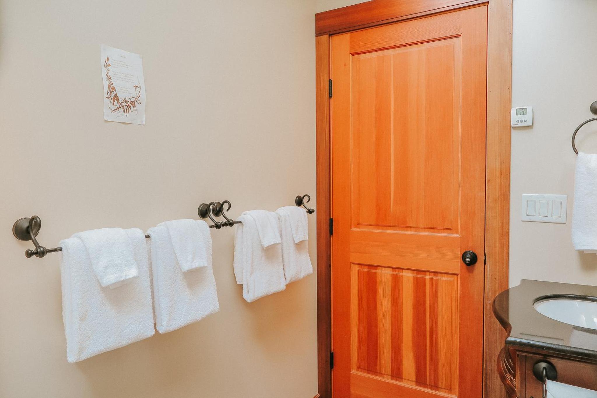 Tofino Vacations - Cobble Wood and Bird Sanctuary Guest Houses - Property Image 118