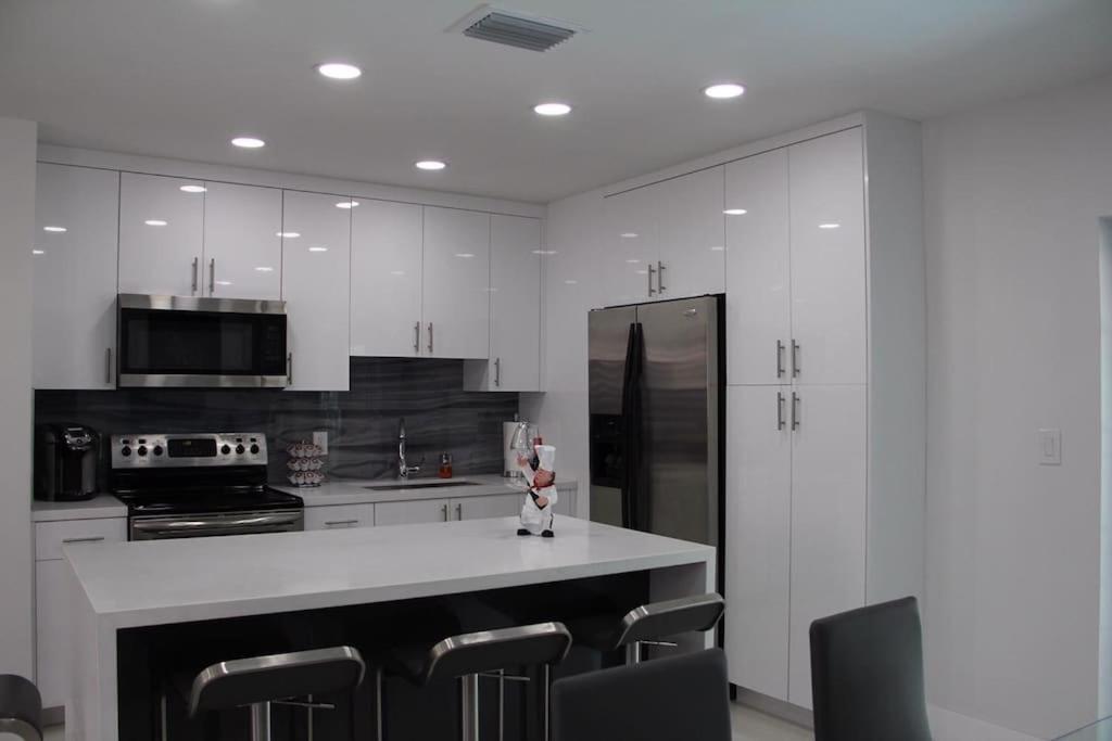 Luxury Vacation House in Miami’s Center!