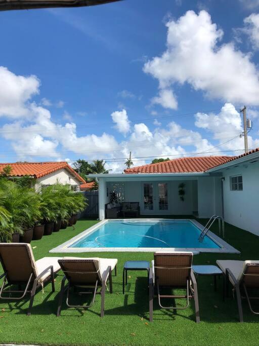 Luxury Vacation House in Miami’s Center!