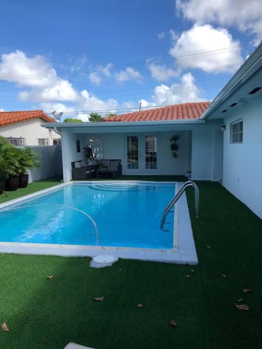 Luxury Vacation House in Miami’s Center!