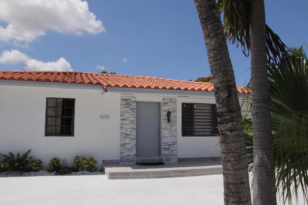 Luxury Vacation House in Miami’s Center!