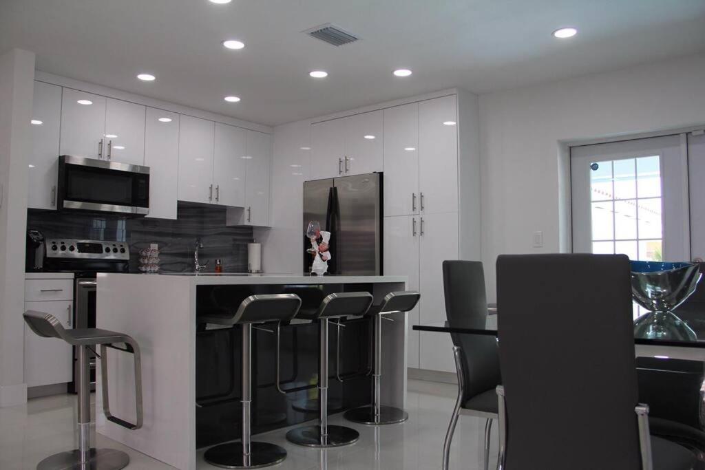Luxury Vacation House in Miami’s Center!
