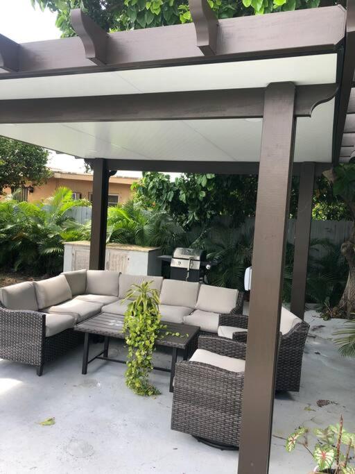Luxury Vacation House in Miami’s Center!