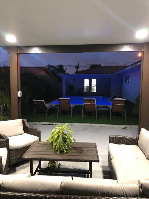 Luxury Vacation House in Miami’s Center!