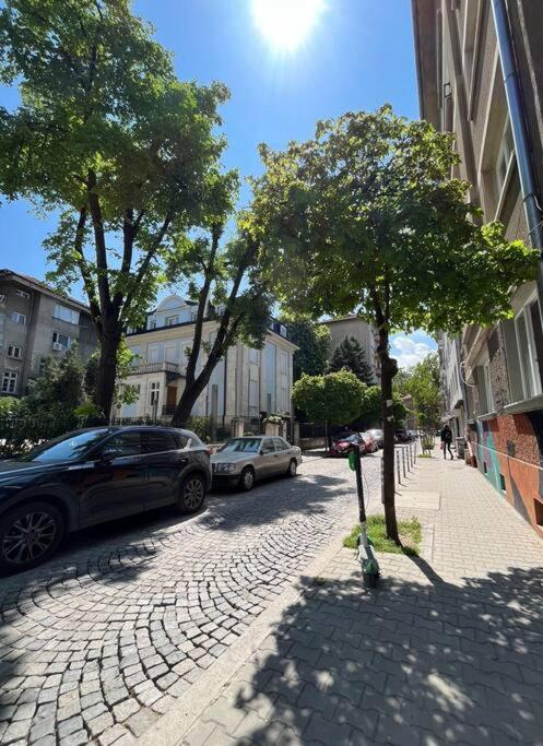 Modern City Center 2 Bedroom Apartment