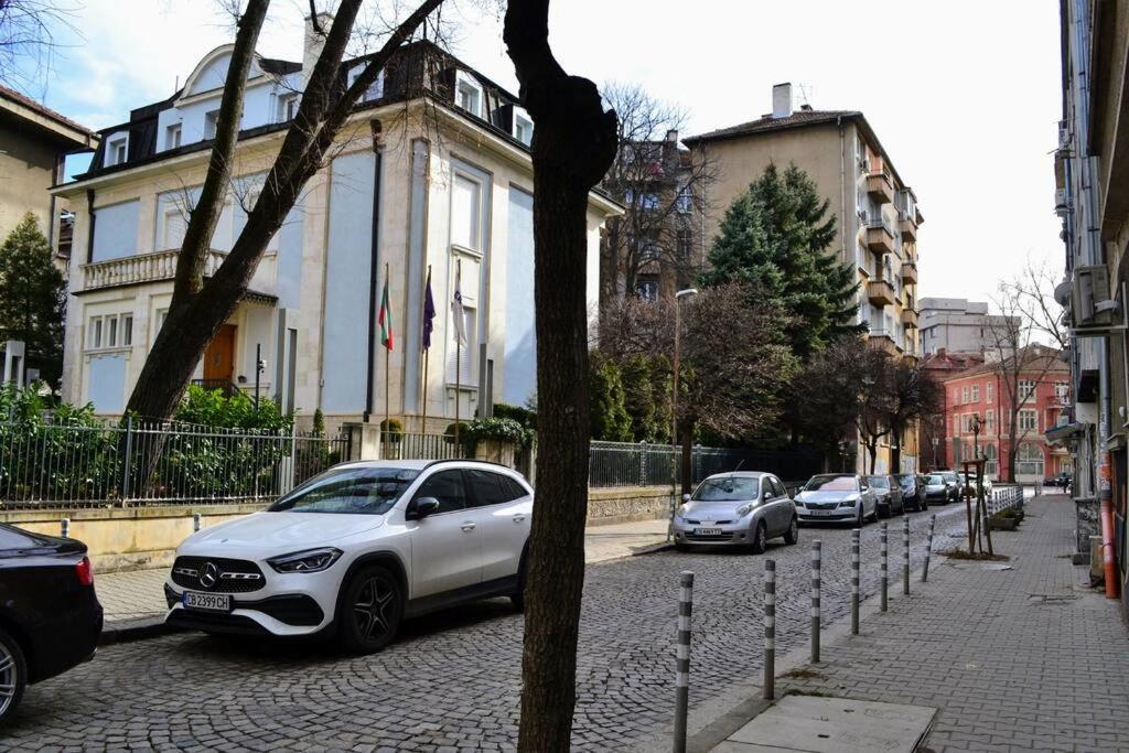 Modern City Center 2 Bedroom Apartment