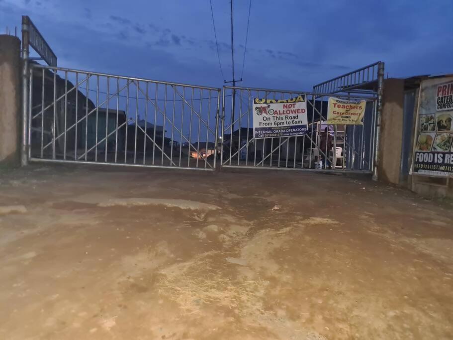 Chic 4 Bed bungalow Oluyole Akala express Ibadan