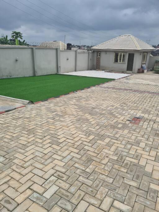 Chic 4 Bed bungalow Oluyole Akala express Ibadan