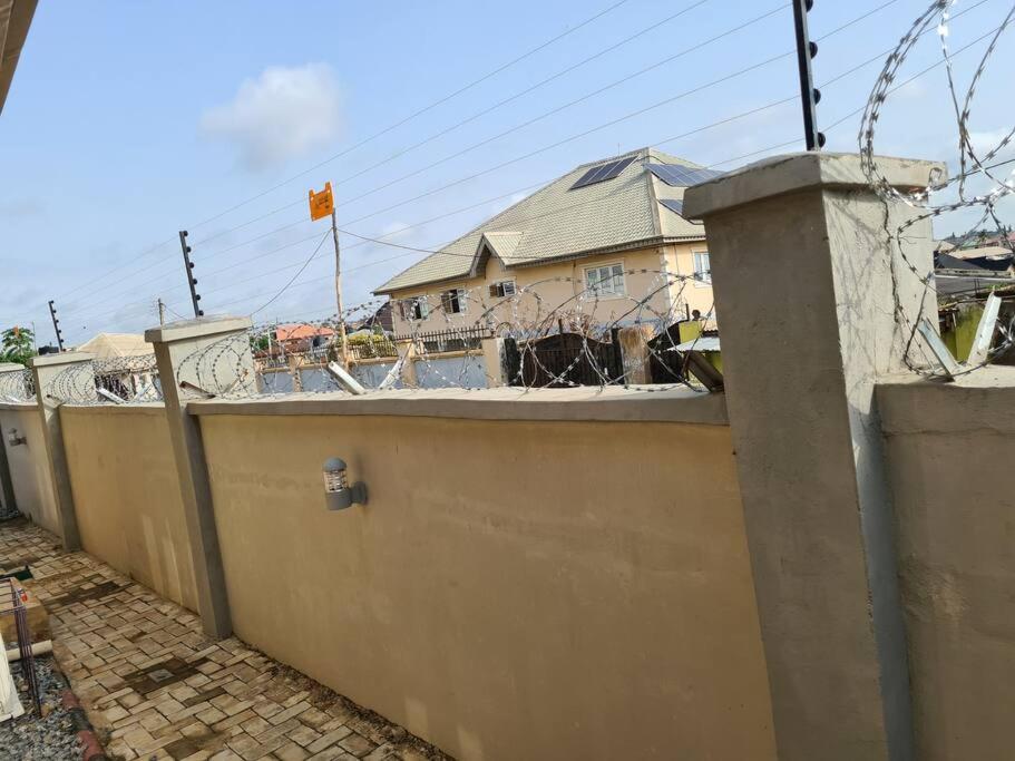 Chic 4 Bed bungalow Oluyole Akala express Ibadan