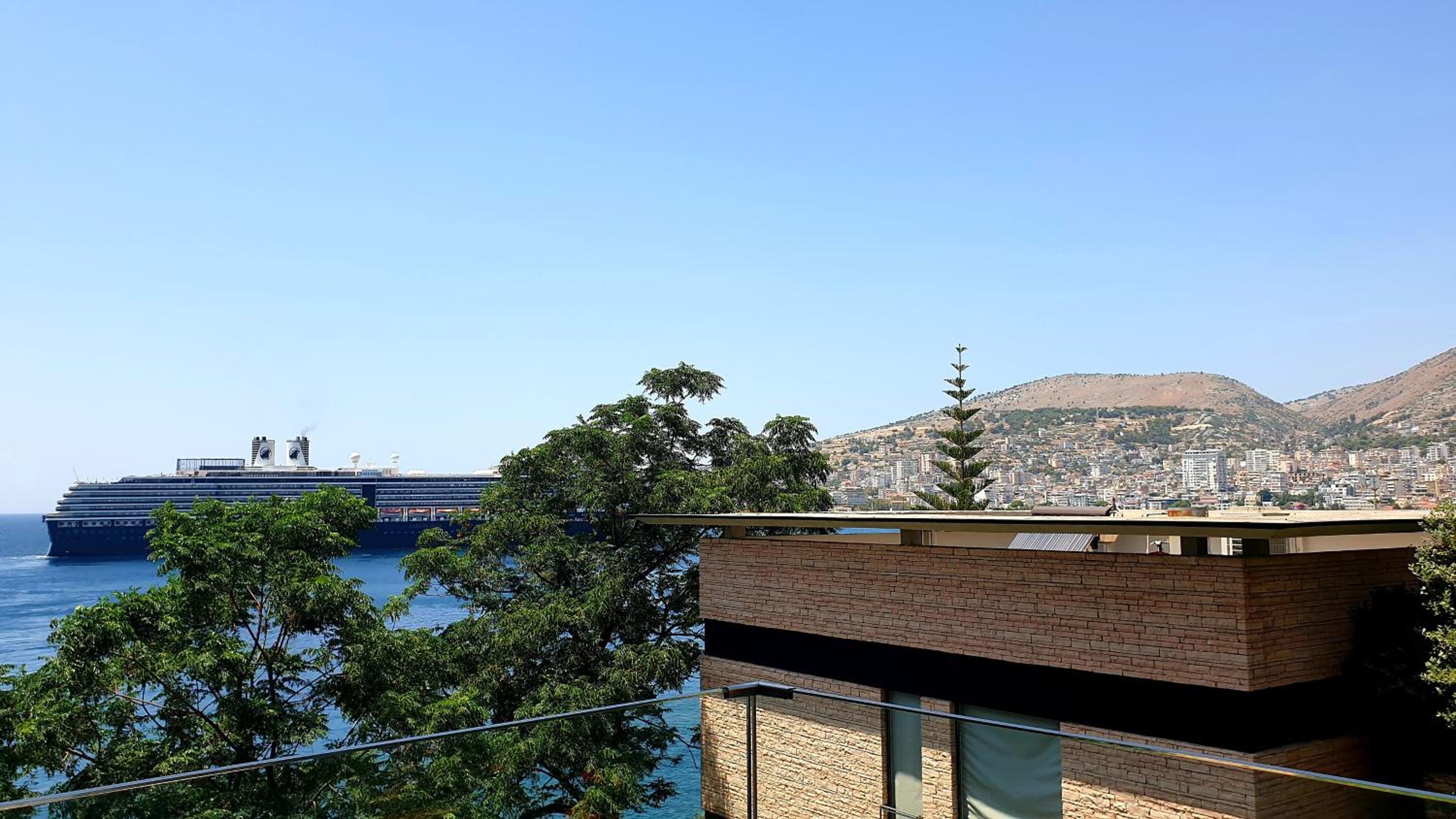 2F Saranda Apartment