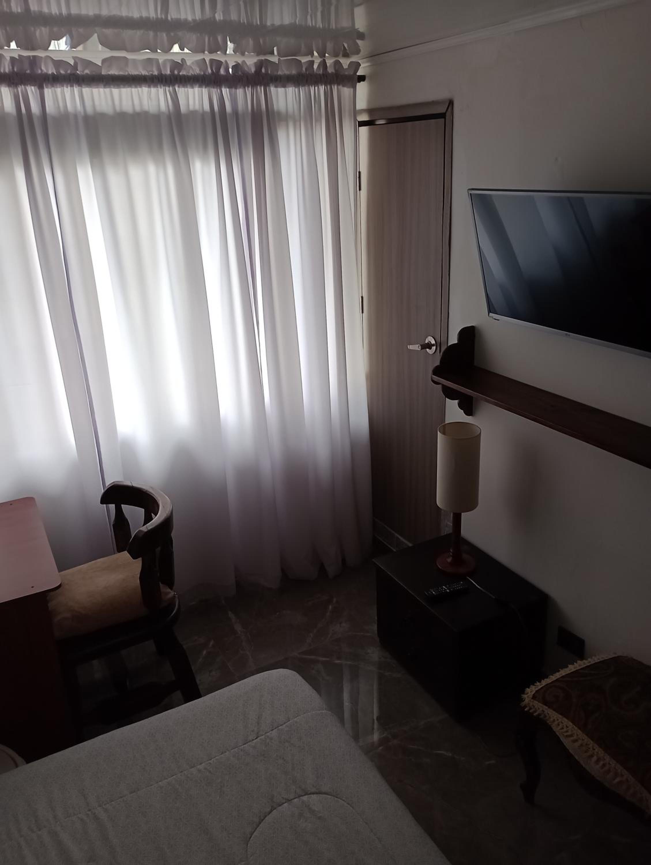HABITACIÓN CON BAÑO PRIVADO EN SECTOR TURÍSTICO
