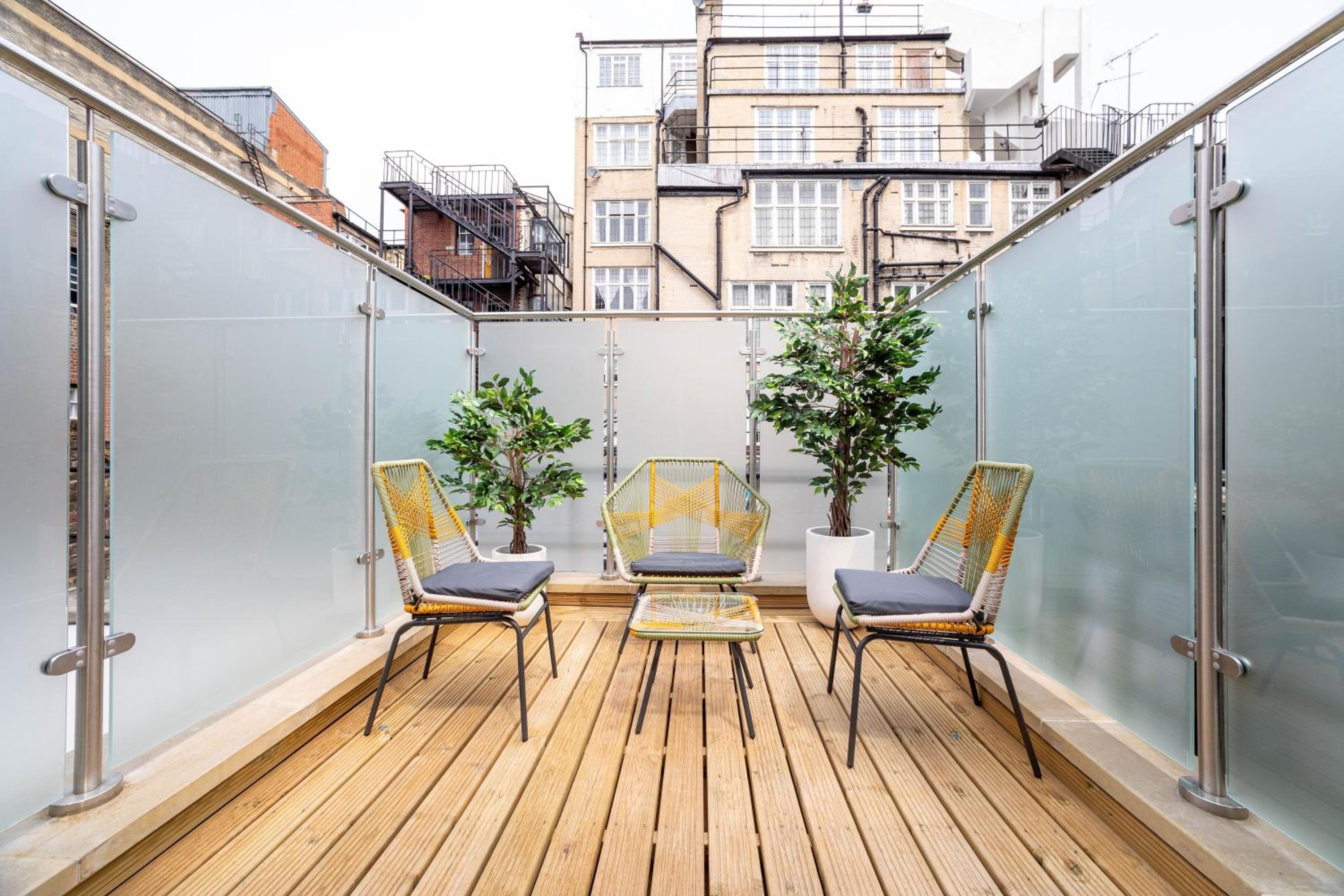 3 Bedroom flat with Terrace in Central London