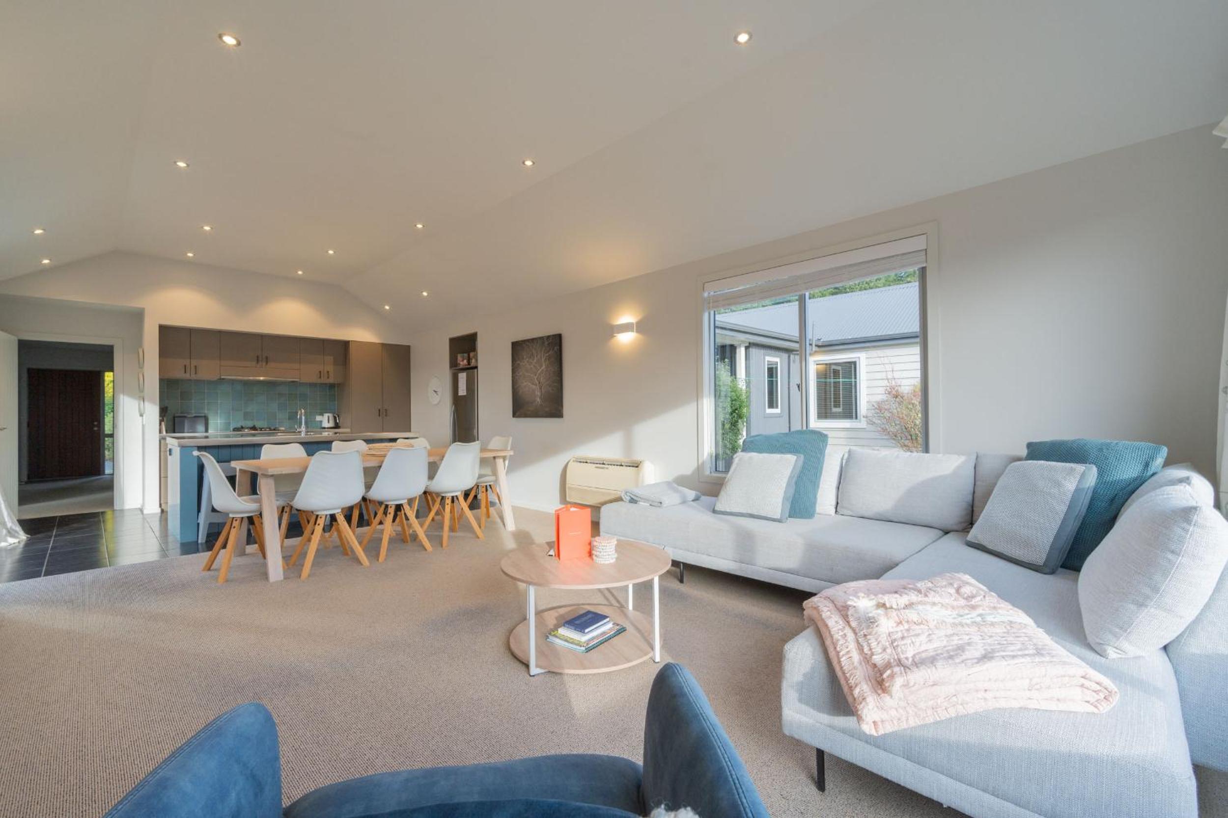 Southland Sounds - Te Anau Holiday Home view 2