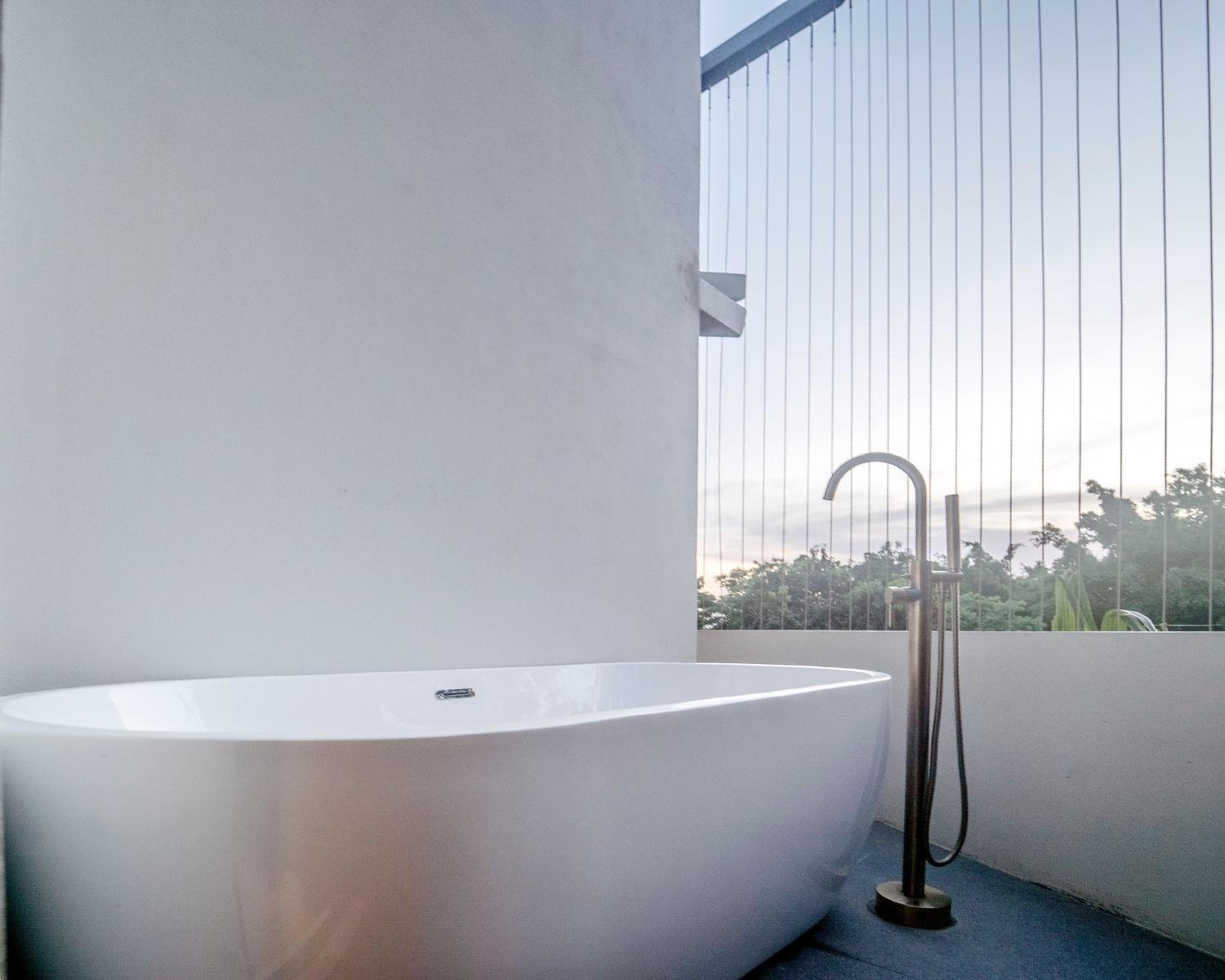 KUNUK- Walk to Hermosa beach