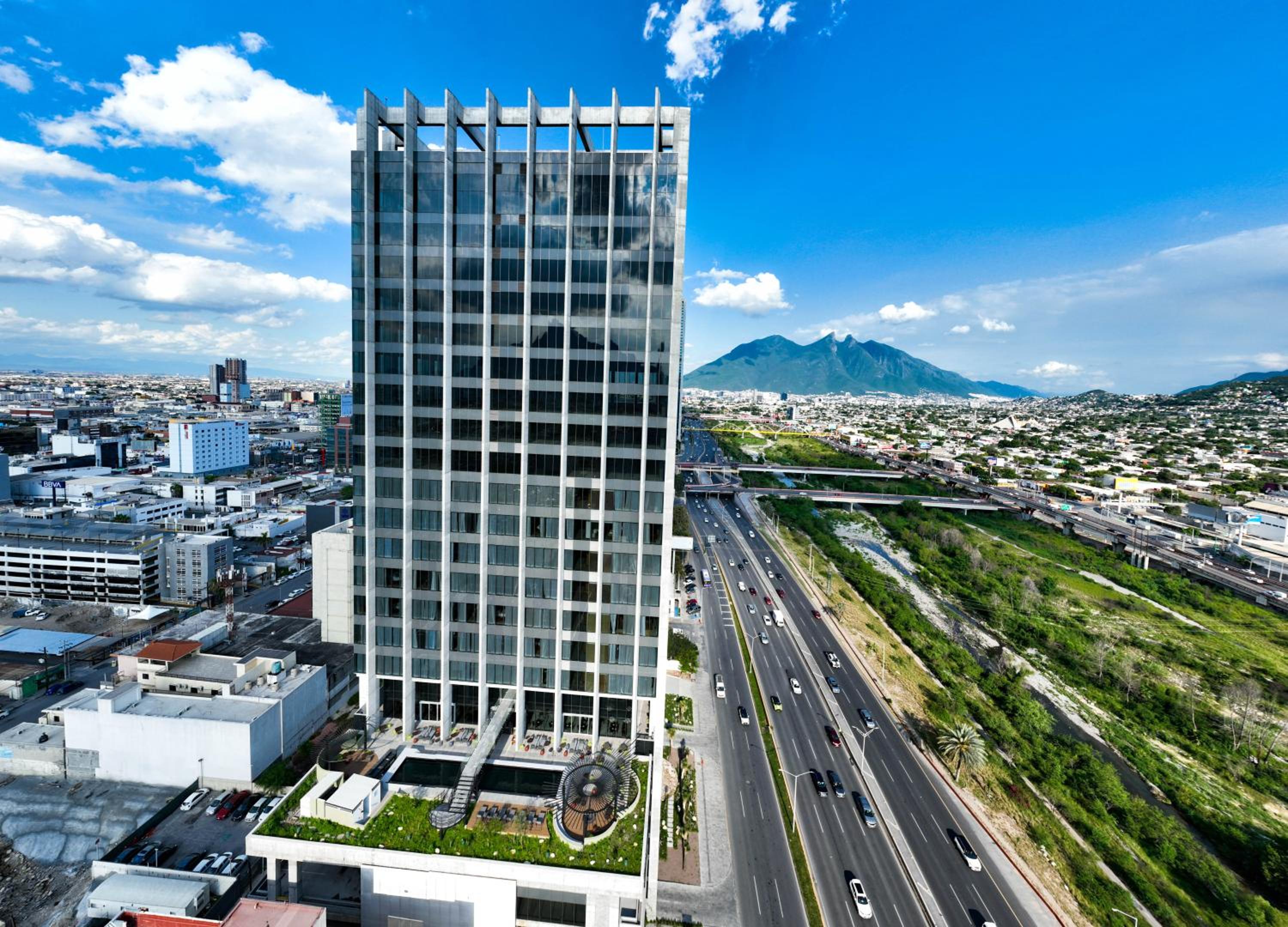Hotel Galeria Plaza Monterrey - Image 1