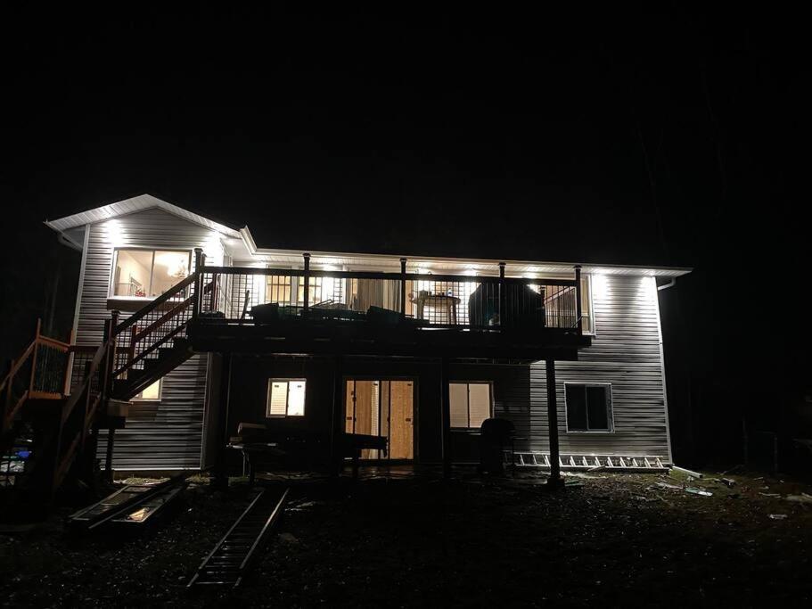 Pigeon Lake Cottage
