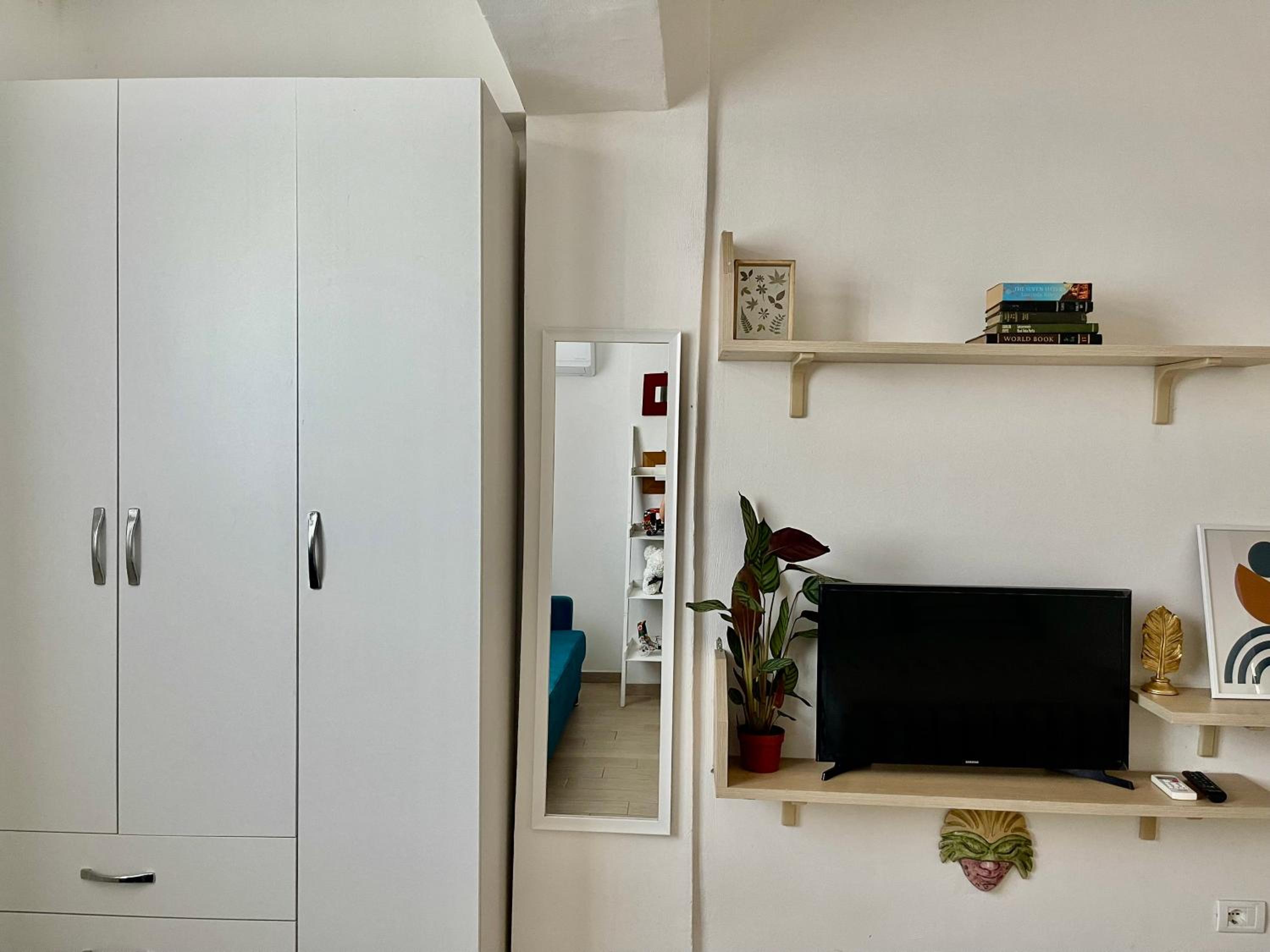 Lola’s Apartment