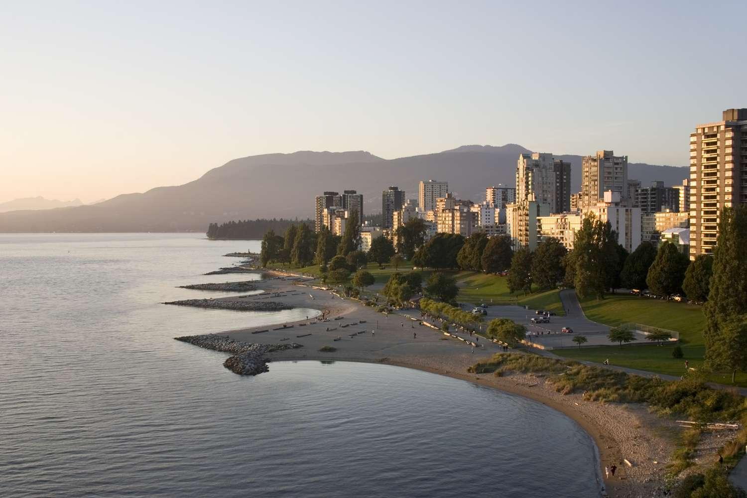 Amazing Location - 2BDRM/2BATH - right on Robson