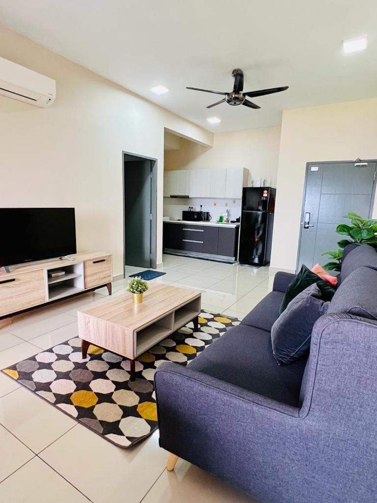 Aira Suite JB Near CIQ