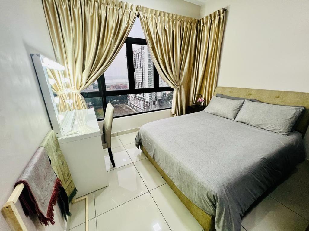 Aira Suite JB Near CIQ