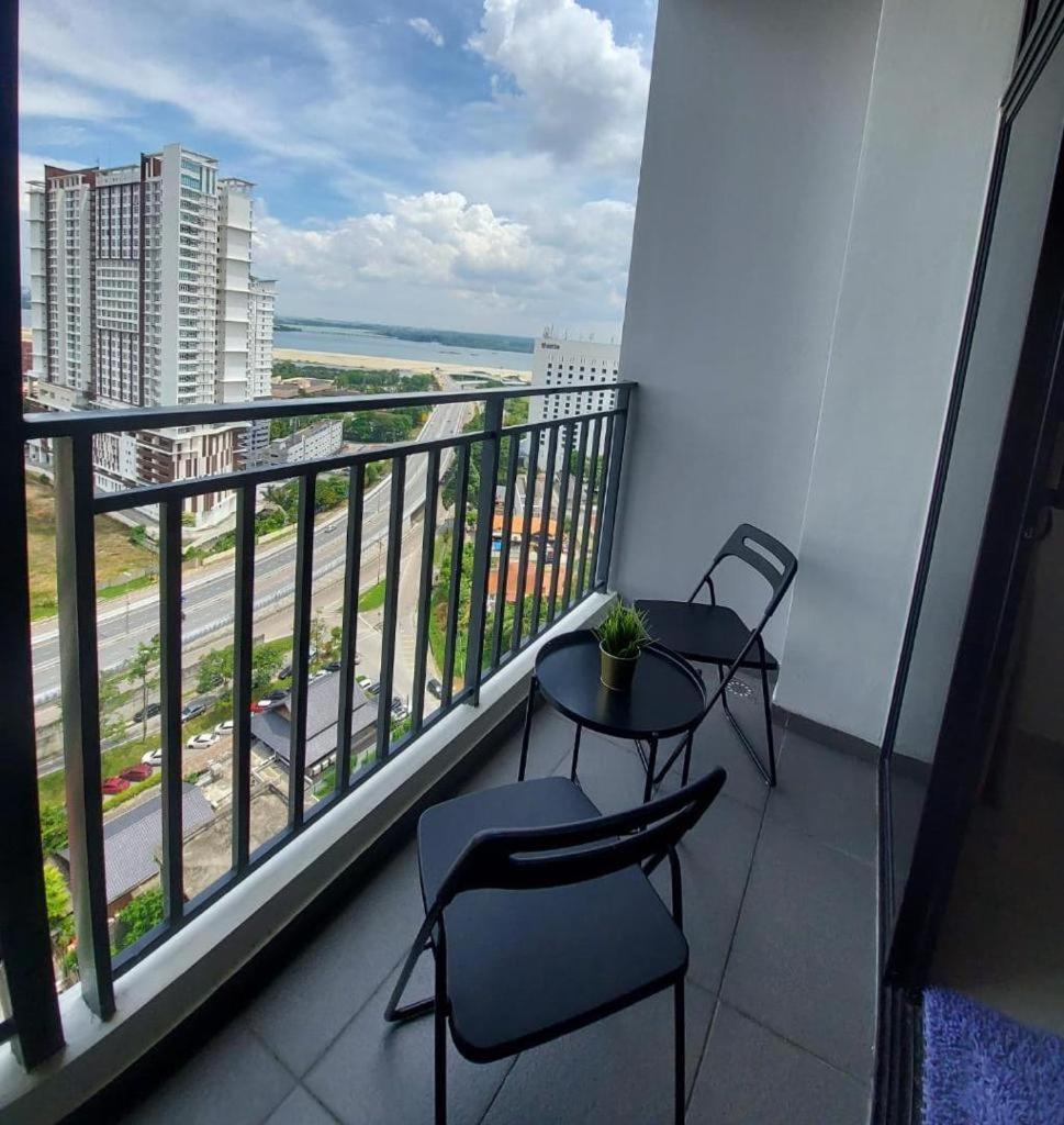Aira Suite JB Near CIQ