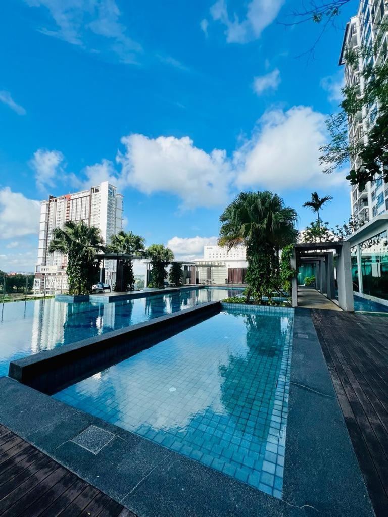 Aira Suite JB Near CIQ