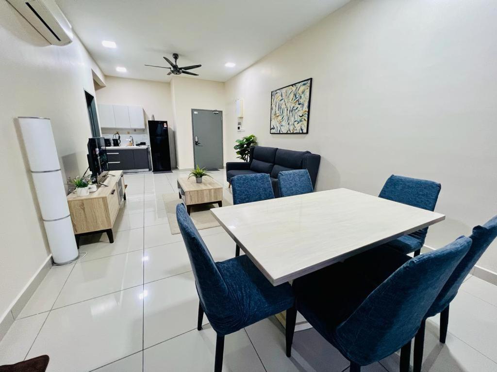 Aira Suite JB Near CIQ