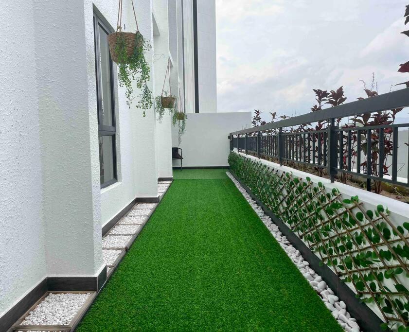 The Horizon @ Ipoh - Cozy Condo with Balcony Patio view 3
