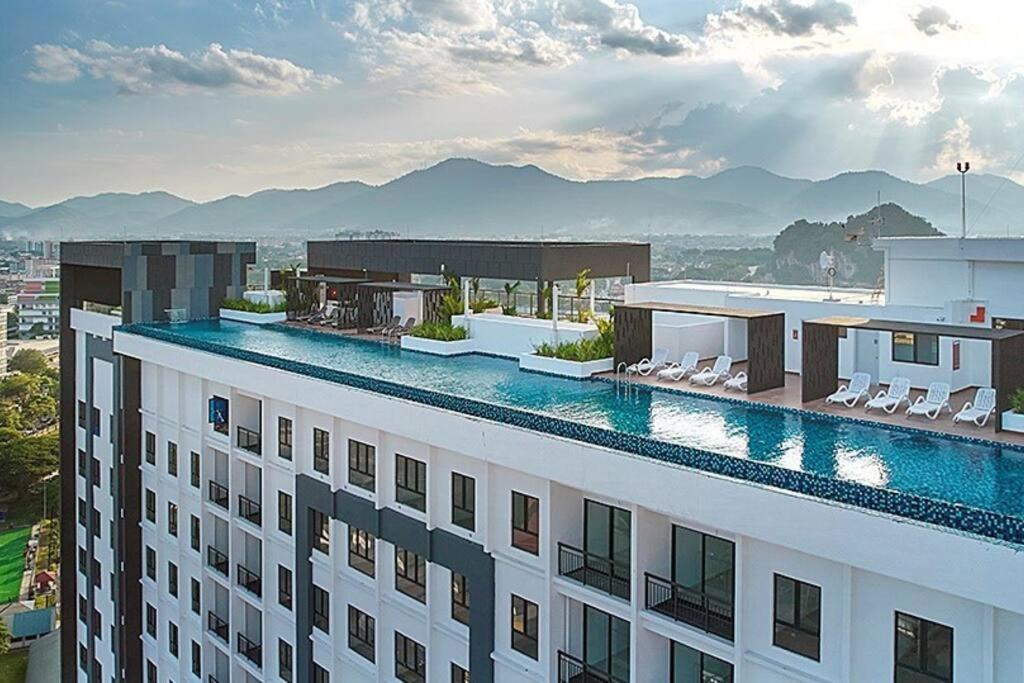 The Horizon @ Ipoh - Cozy Condo with Balcony Patio view 5