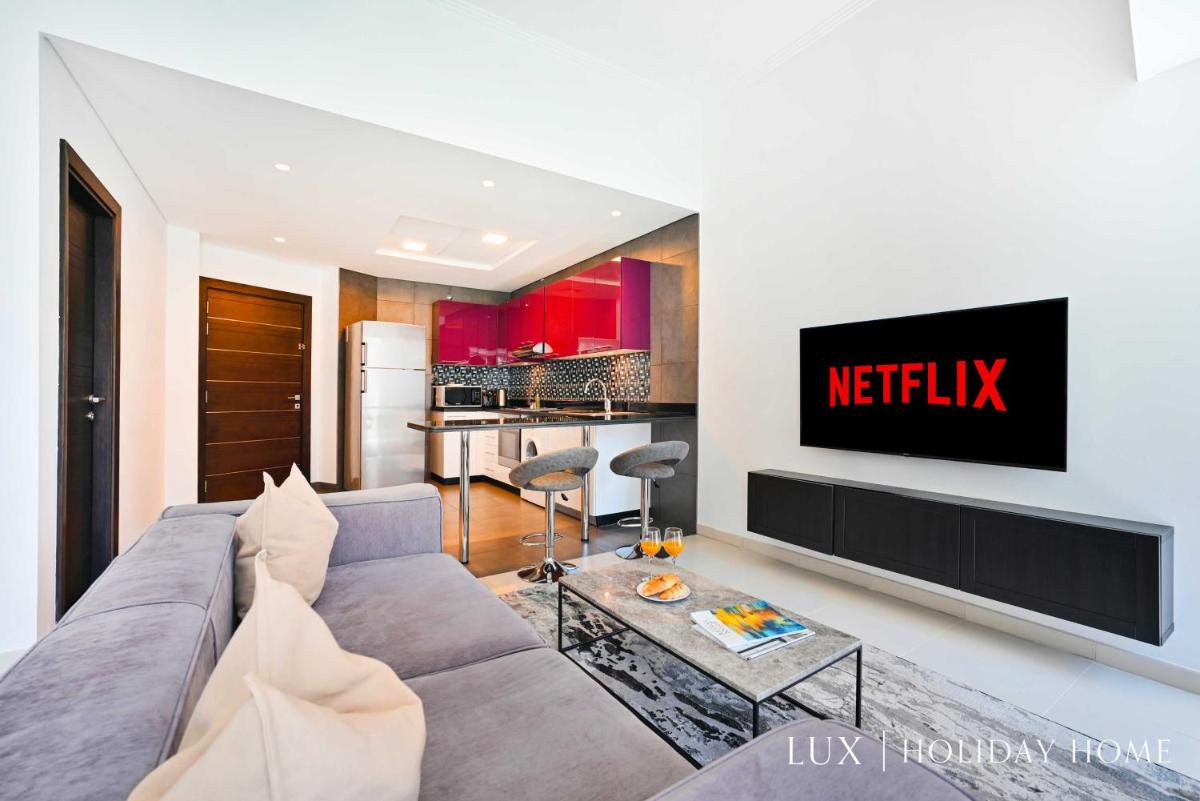 LUX The Cayan Superior Suite in The Dubai Marina