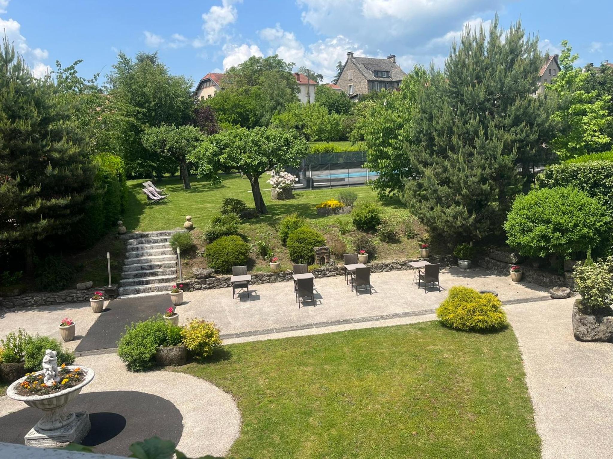 Logis La Thomasse hotel con piscina en Aurillac