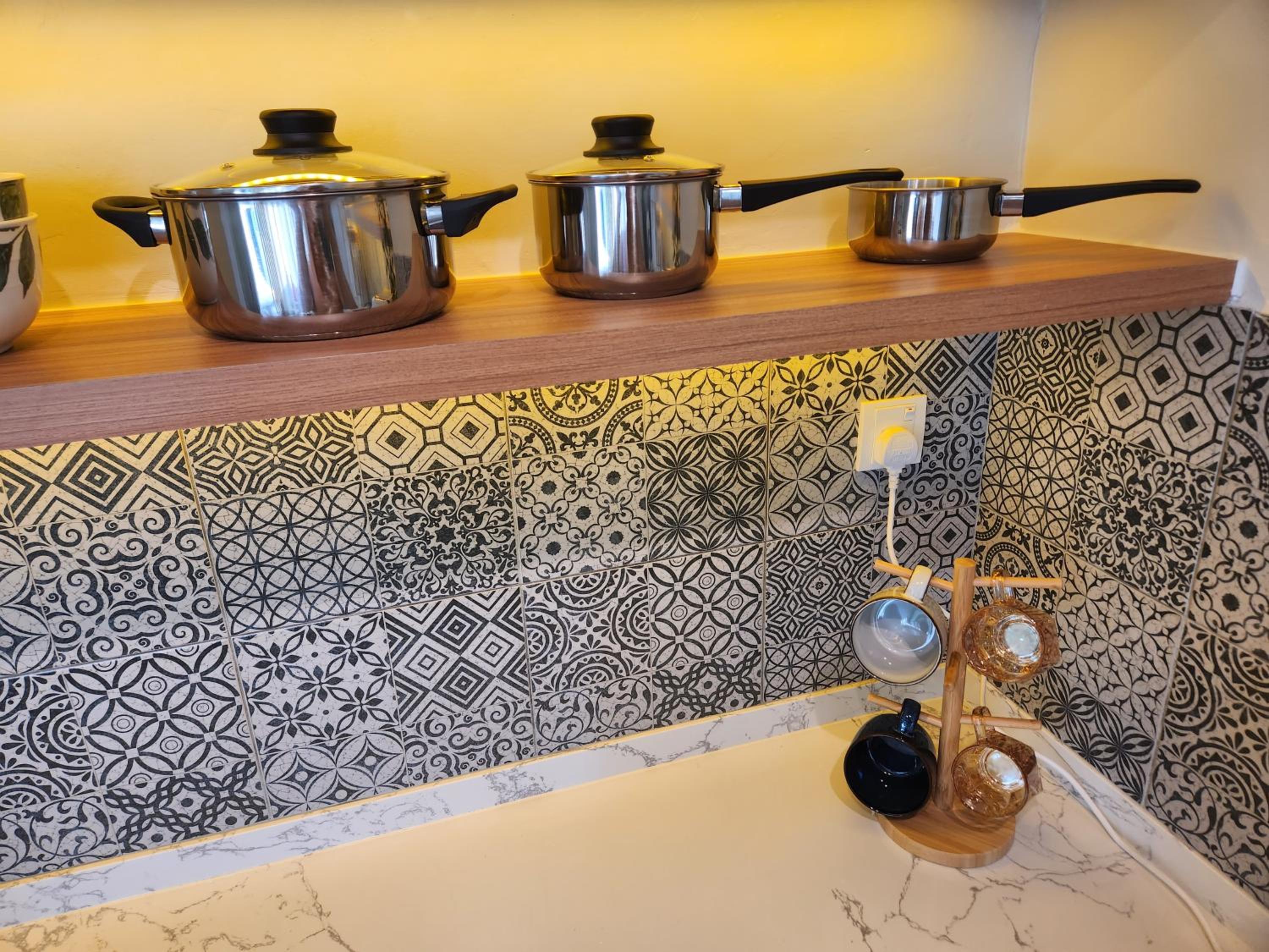Unique Boho Style Condo with NETFLIX for up to 5PAX - Enjoy Mountain View while swimming at the Infinity Pool & Natural Hotspring Pool, 2mins walk to the L view 2