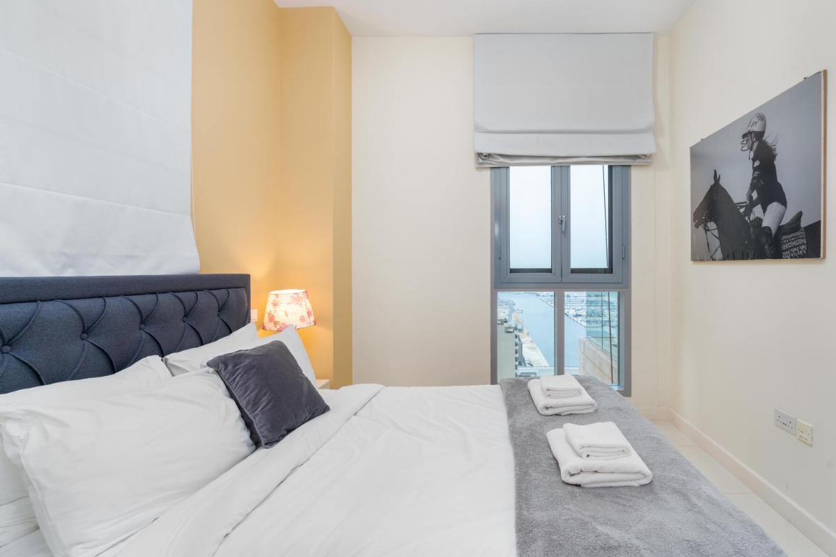Vacay Lettings - 2BHK with Dubai Marina & Giant Wheel Views