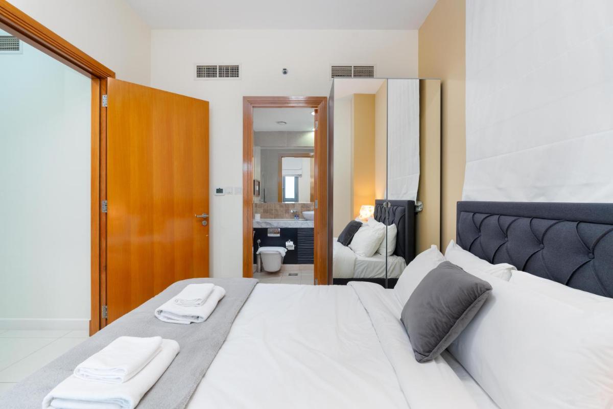 Vacay Lettings - 2BHK with Dubai Marina & Giant Wheel Views