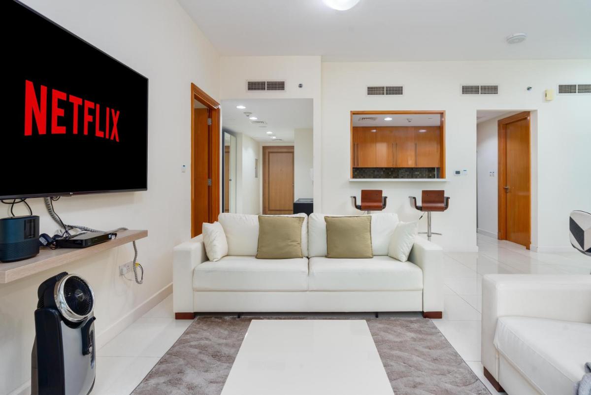 Vacay Lettings - 2BHK with Dubai Marina & Giant Wheel Views