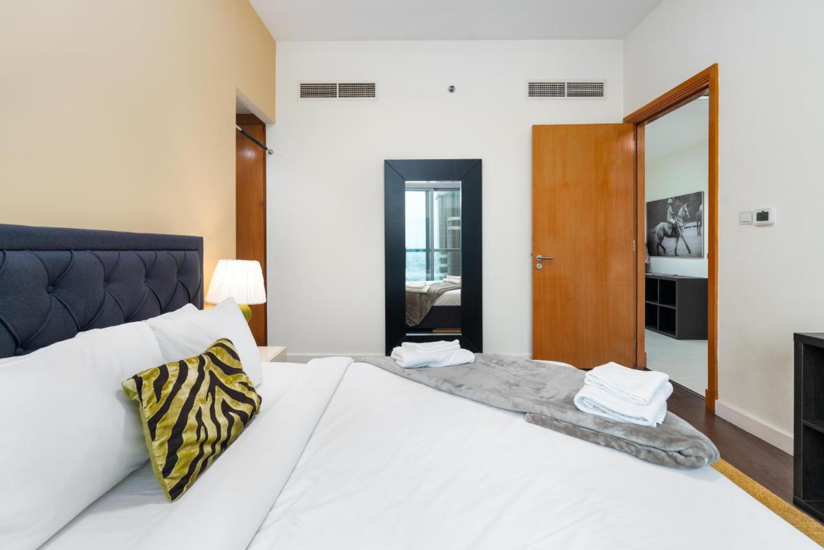 Vacay Lettings - 2BHK with Dubai Marina & Giant Wheel Views
